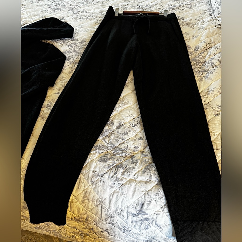 Almost brand new! Ralph Lauren cashmere jogger 109% cashmere! . Size XSTP